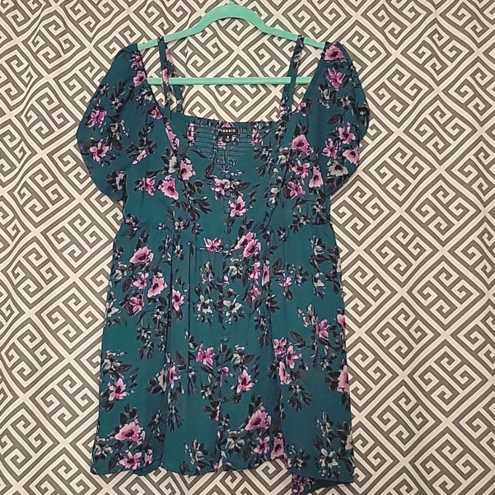 Torrid top!! Torrid SIZE 0. Perfect condition!! Very pretty